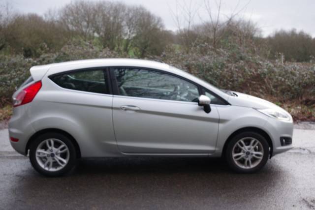 2015 Ford Fiesta 1.6 Zetec 3dr Automatic Only 5000 miles